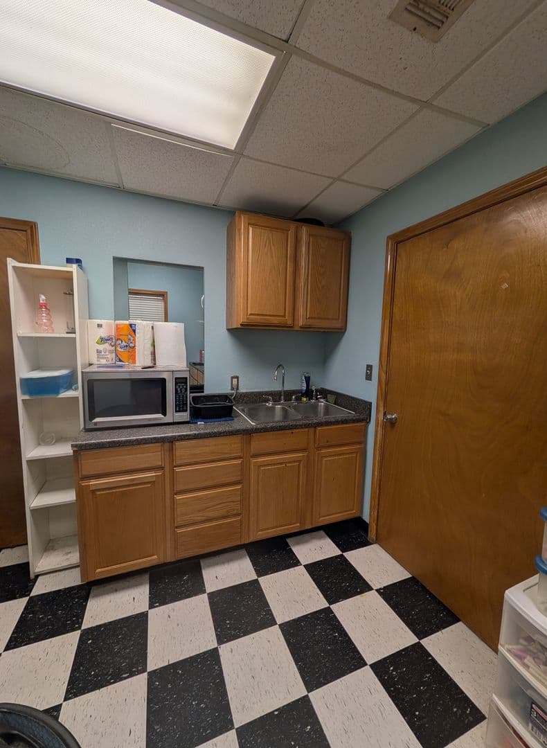 Pryor Apartment: 307 S Adair St