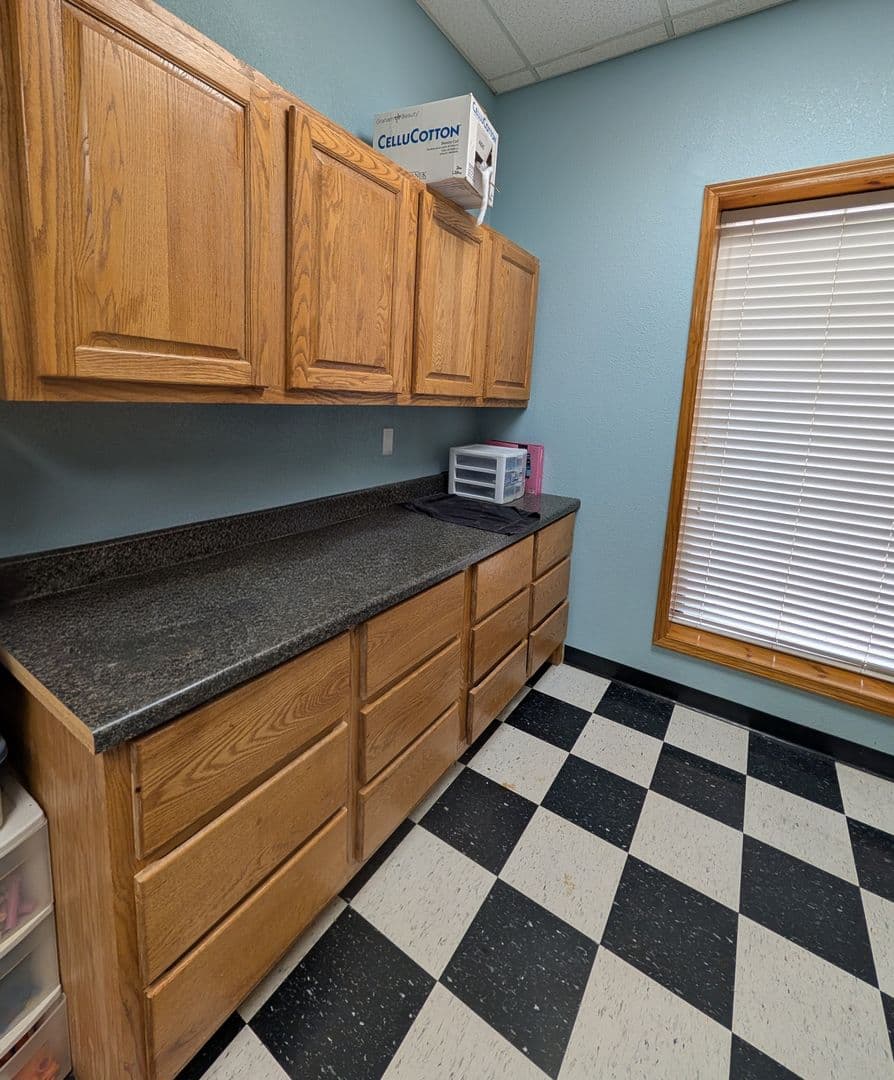 Pryor Apartment: 307 S Adair St