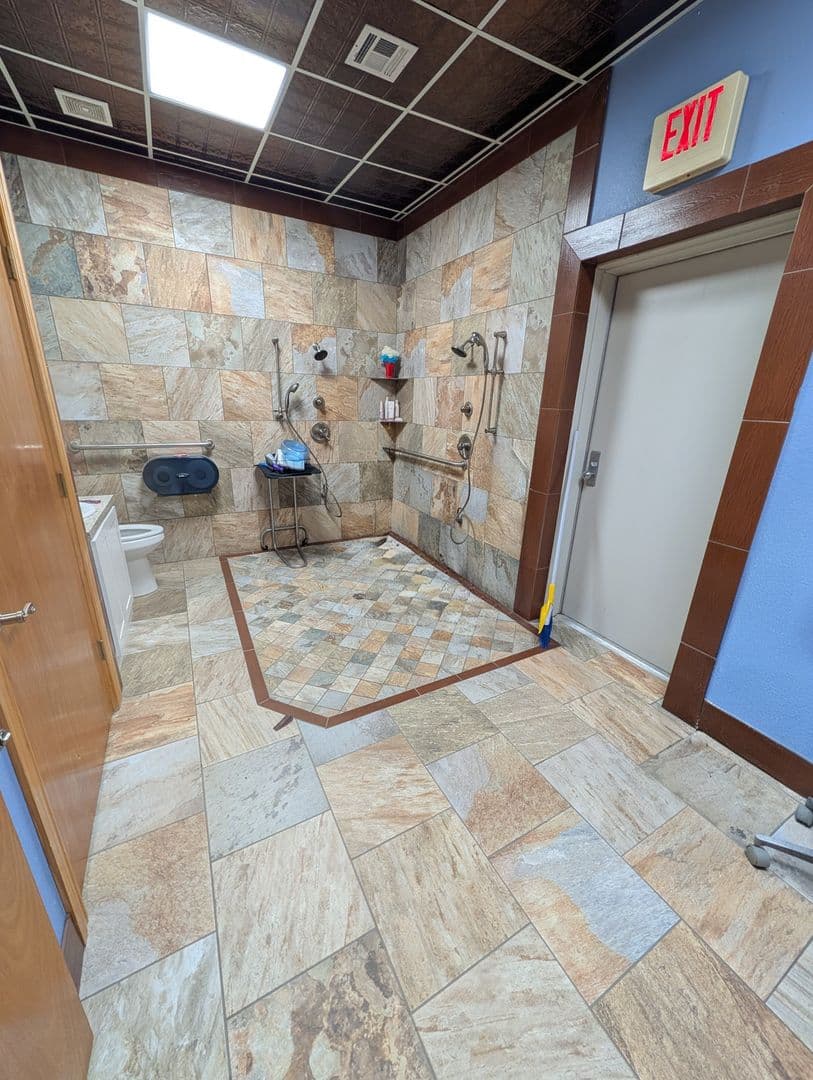 Pryor Apartment: 307 S Adair St