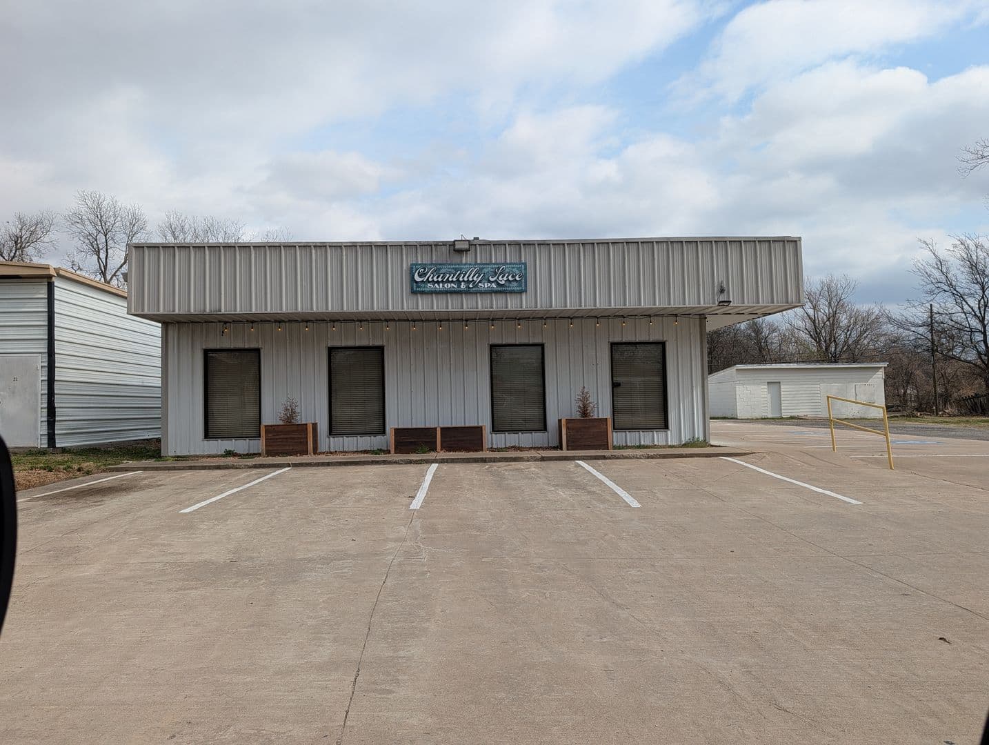Pryor Apartment: 307 S Adair St