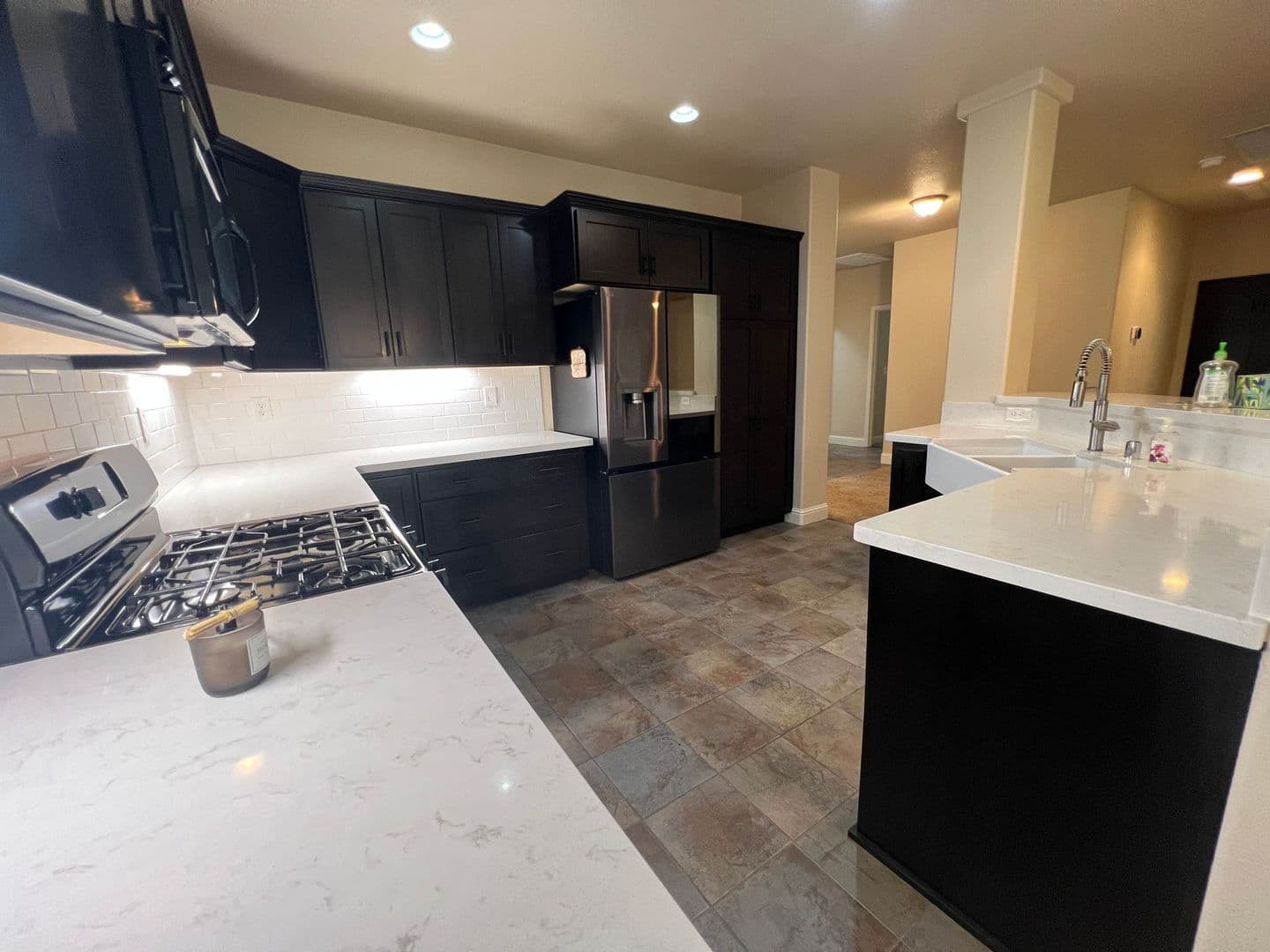 Red Bluff House: 371 James Ave
