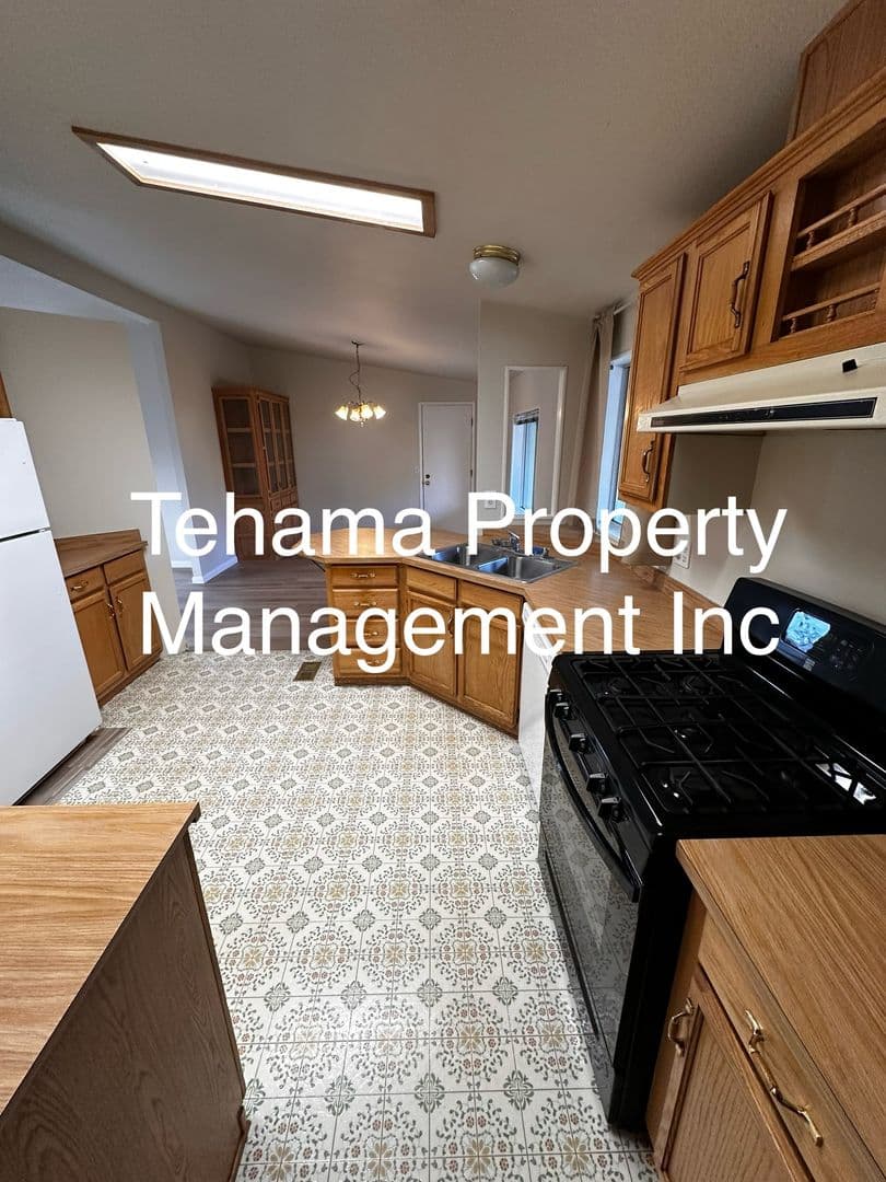 Red Bluff House: 350 Gilmore Rd Spc 101
