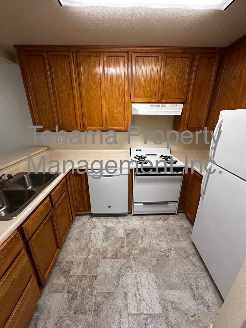 Red Bluff Apartment: 1070 Lakeside Dr.