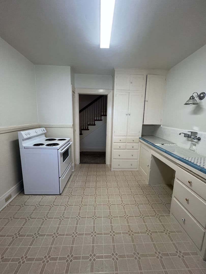 Red Bluff Apartment: 925 Lincoln Street