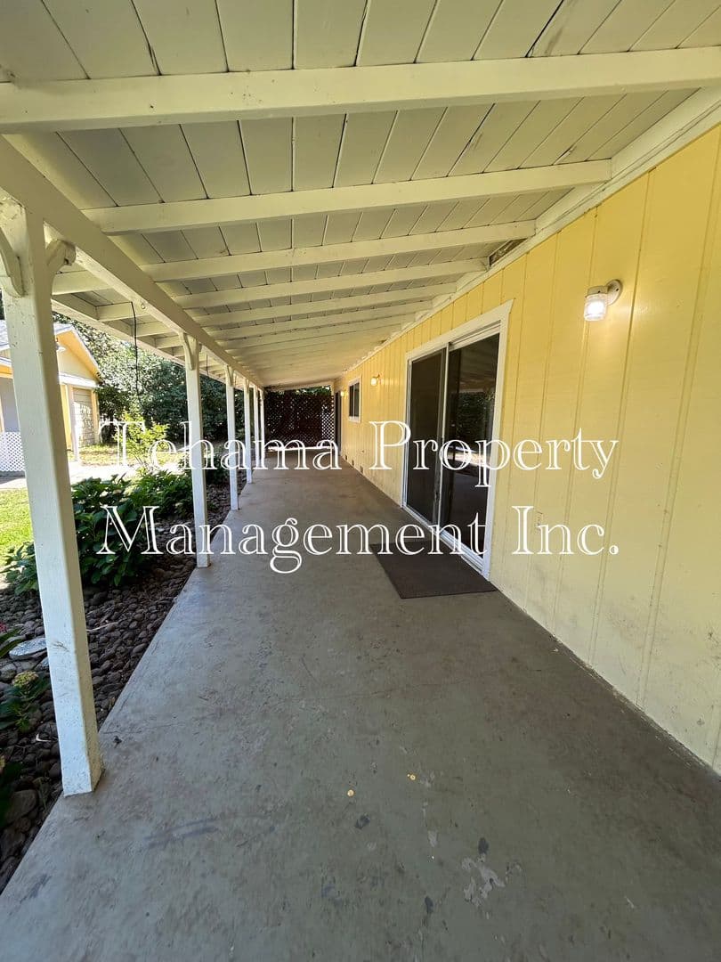 Los Molinos House: 25070 Tehama Vina Rd