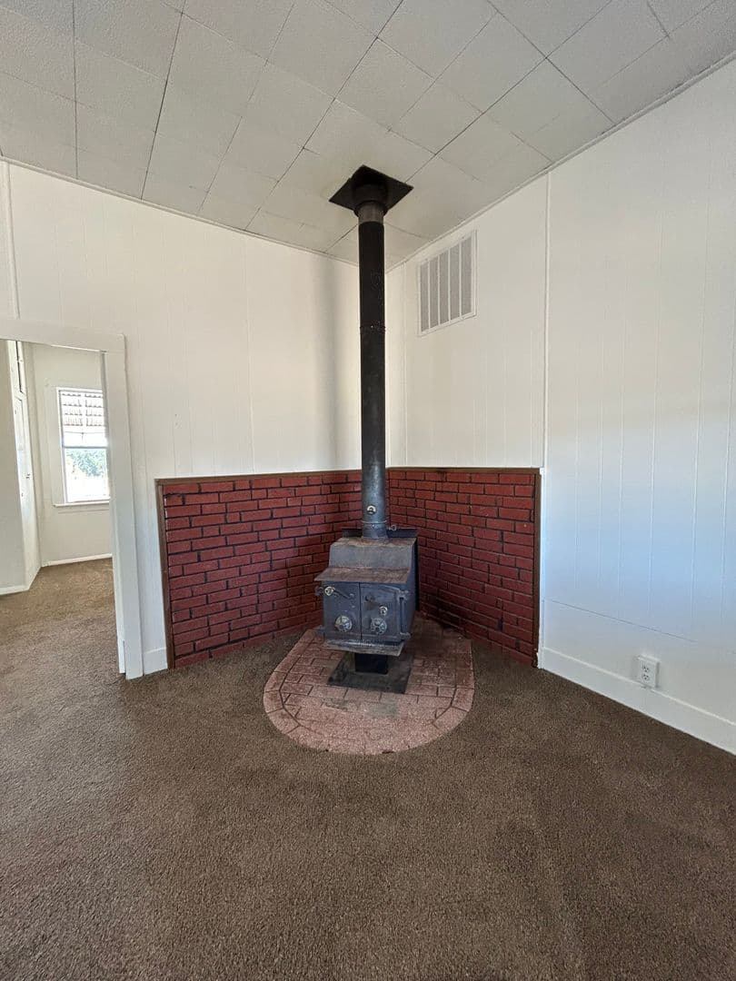 Red Bluff House: 19535 Red Bank Rd