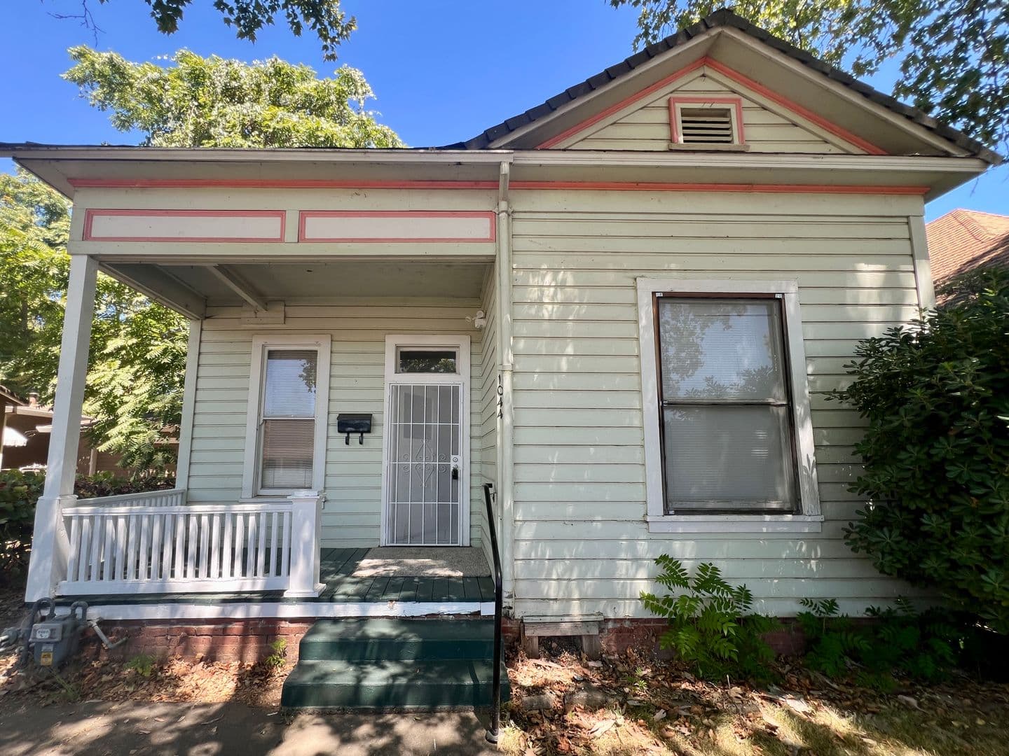 Red Bluff House: 1044 Lincoln St.