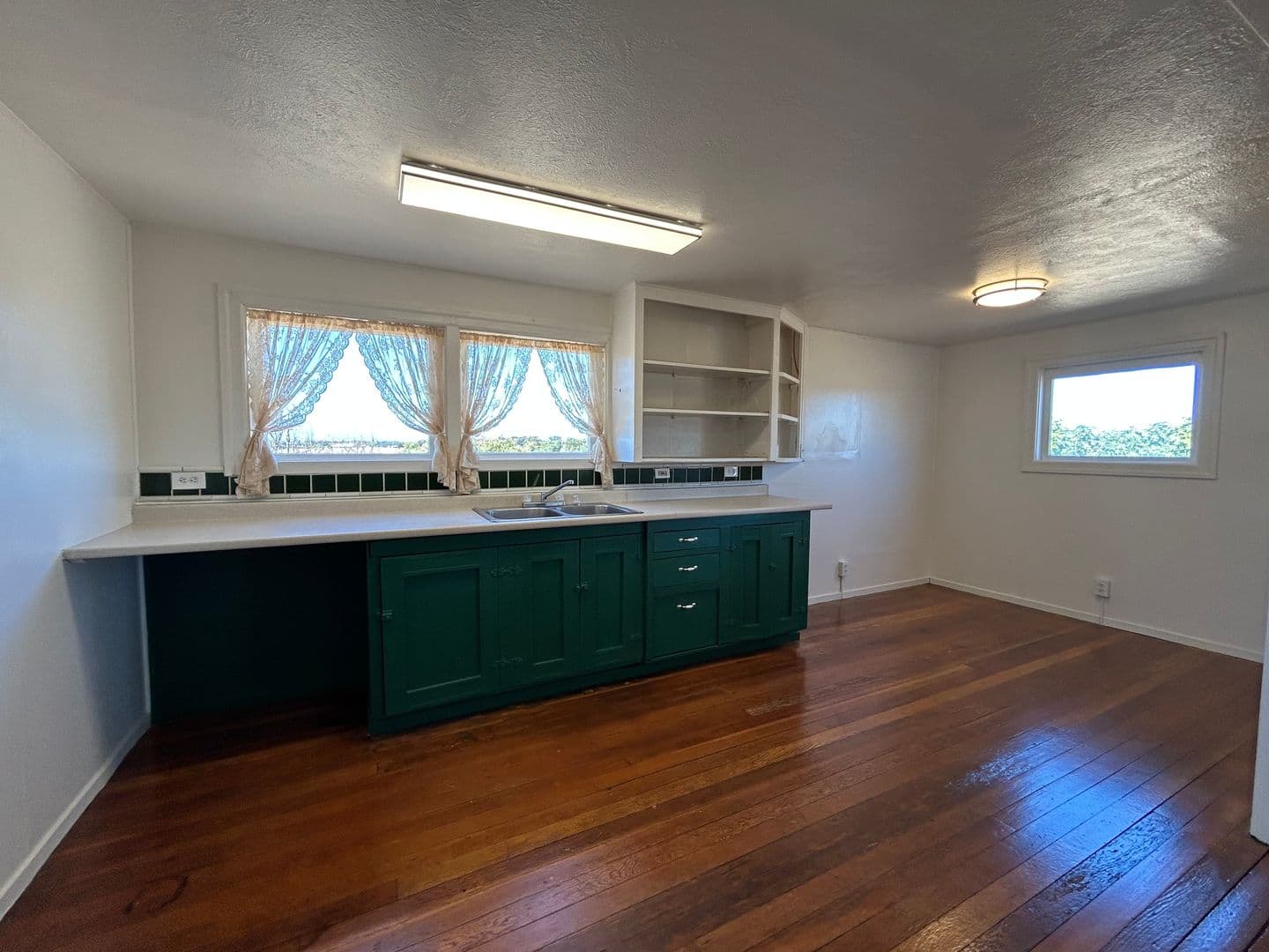Red Bluff House: 19535 Red Bank Rd