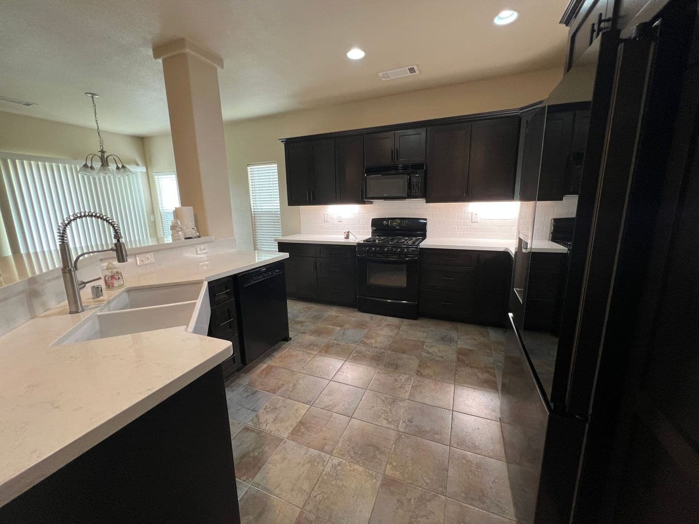 Red Bluff House: 371 James Ave