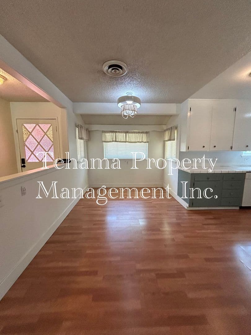 Los Molinos House: 25070 Tehama Vina Rd