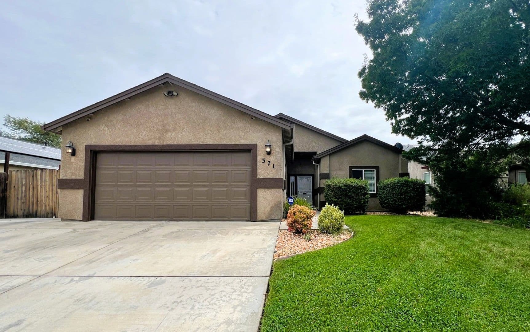 Red Bluff House: 371 James Ave