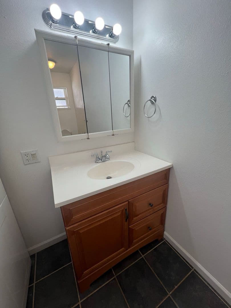 Red Bluff House: 22857 Sanford St