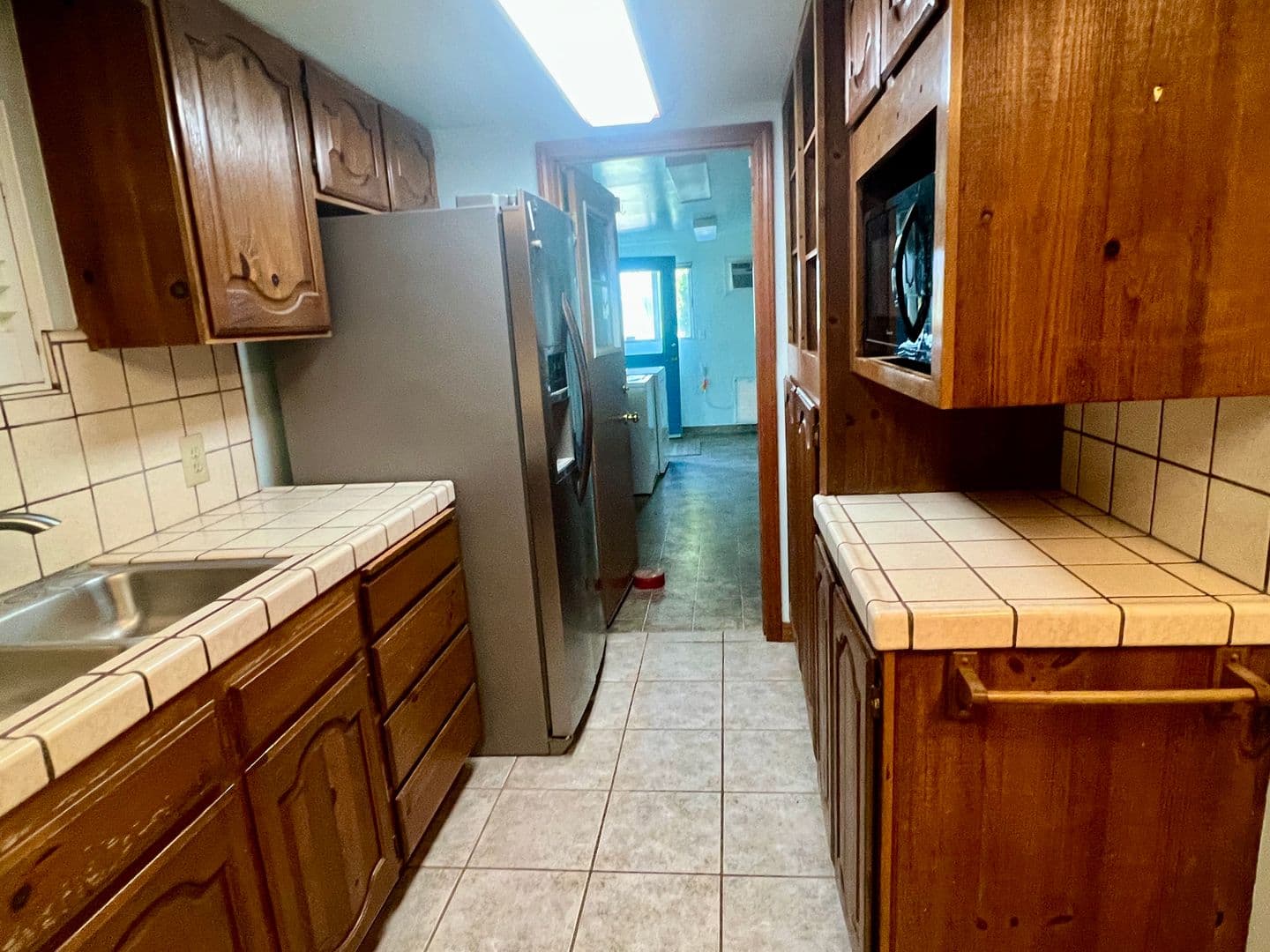 Los Molinos House: 11015 Schafer Ave