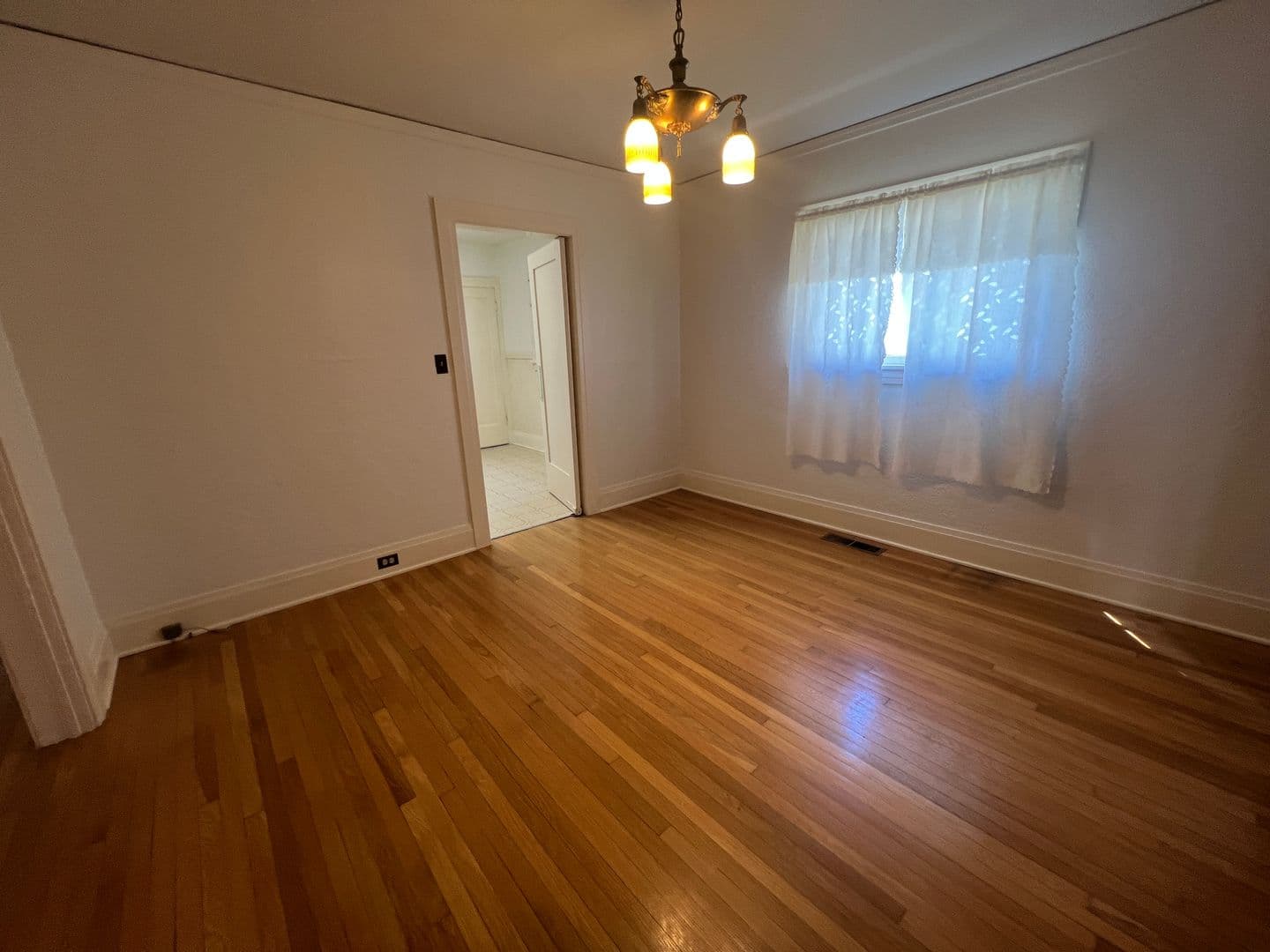 Red Bluff Apartment: 925 Lincoln Street