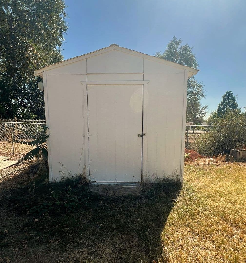 Red Bluff House: 22857 Sanford St