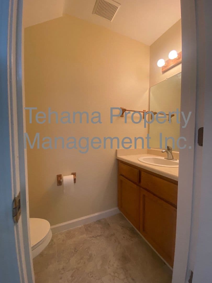 Red Bluff Apartment: 1070 Lakeside Dr.