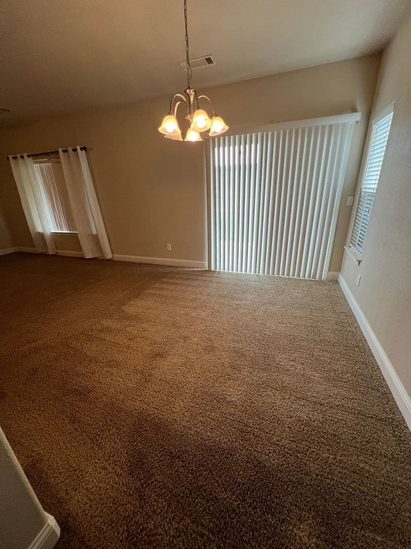 Red Bluff House: 371 James Ave