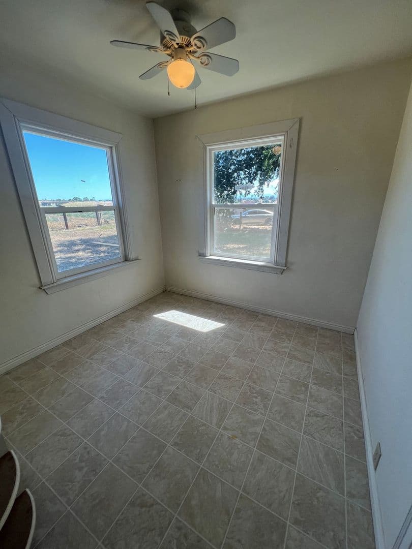 Red Bluff House: 11914 Rawson Rd