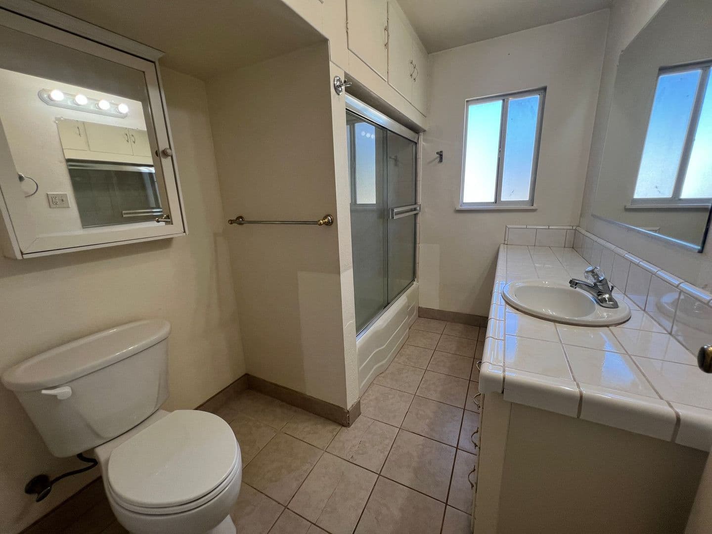 Red Bluff House: 11914 Rawson Rd