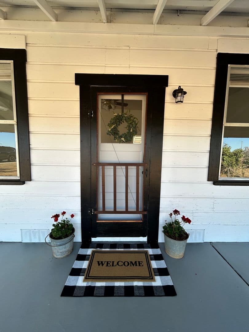 Red Bluff House: 19535 Red Bank Rd