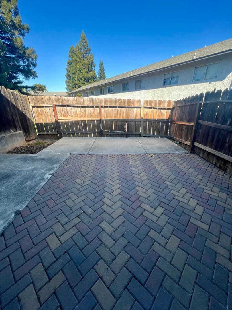 Red Bluff House: 122 Amberidge Dr.