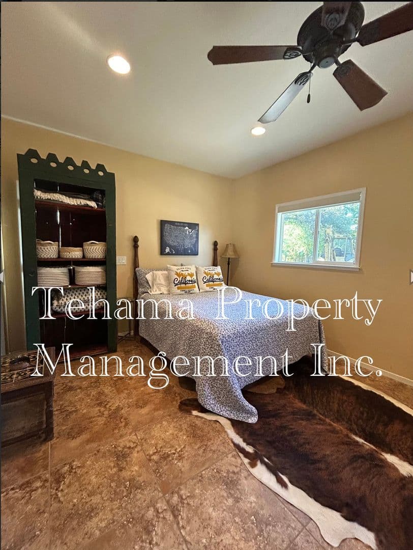 Red Bluff House: 14807 Hilltop Drive