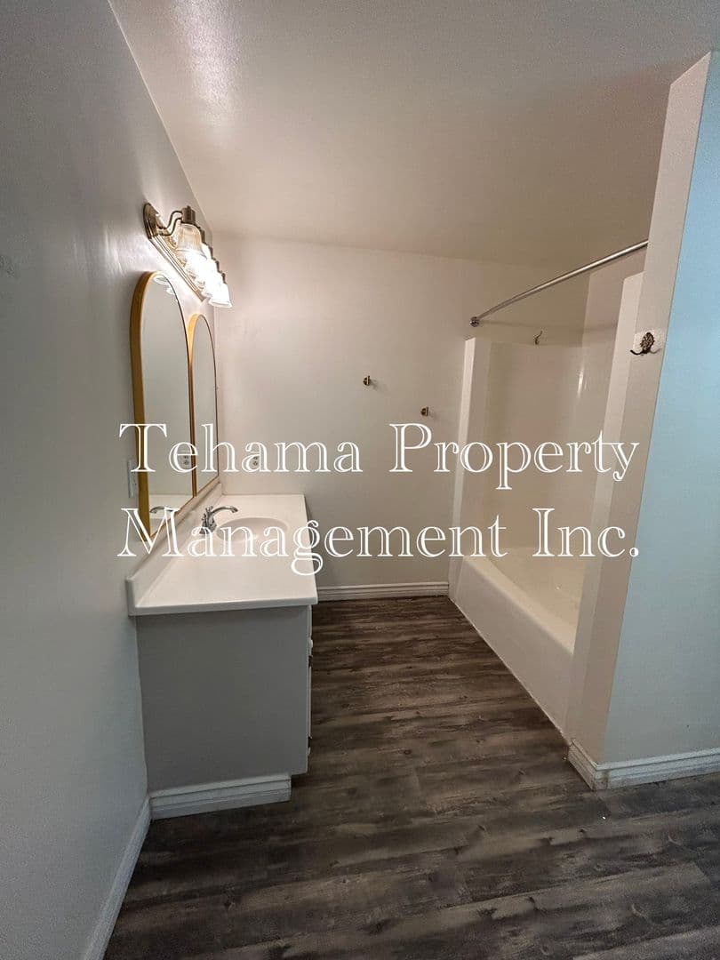 Los Molinos House: 25070 Tehama Vina Rd