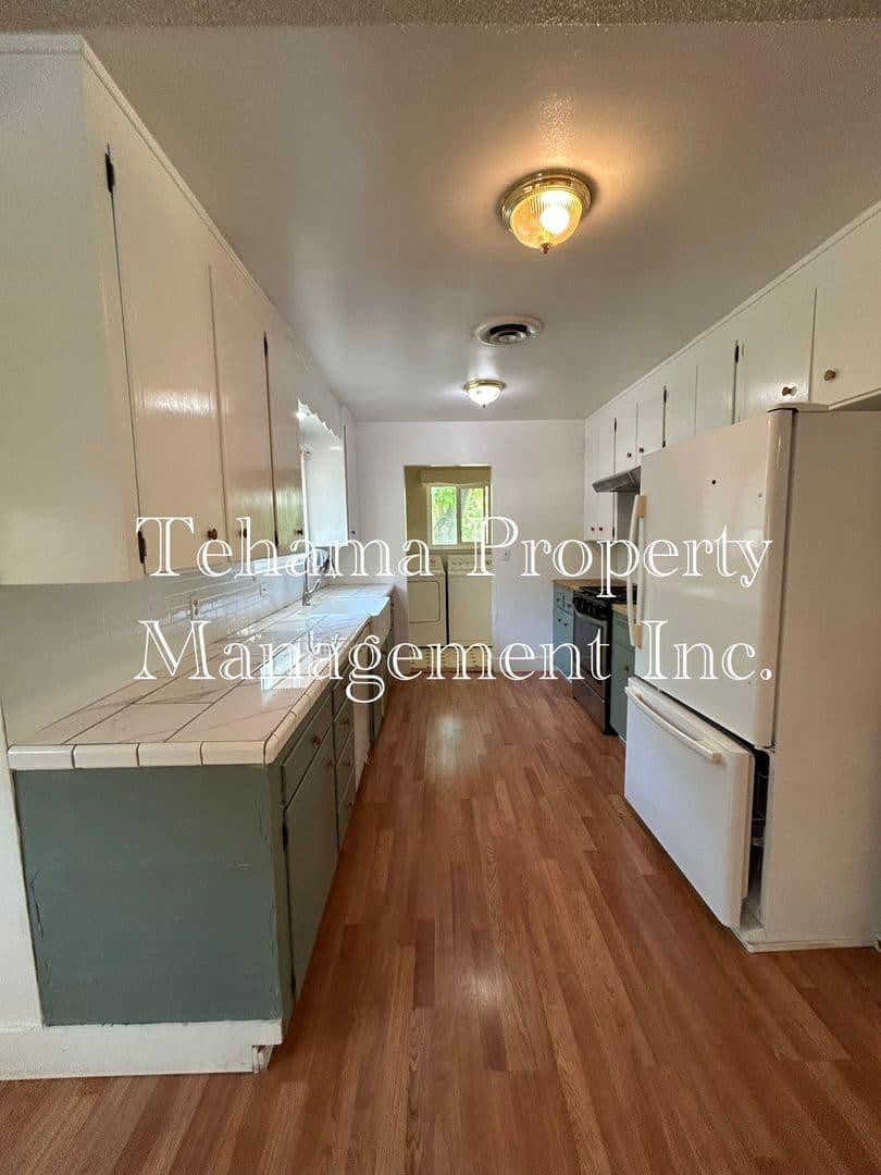 Los Molinos House: 25070 Tehama Vina Rd