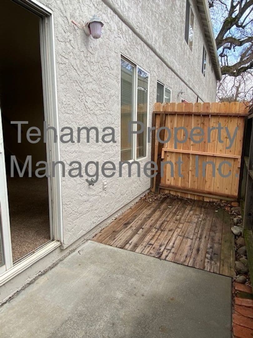 Red Bluff Apartment: 1070 Lakeside Dr.