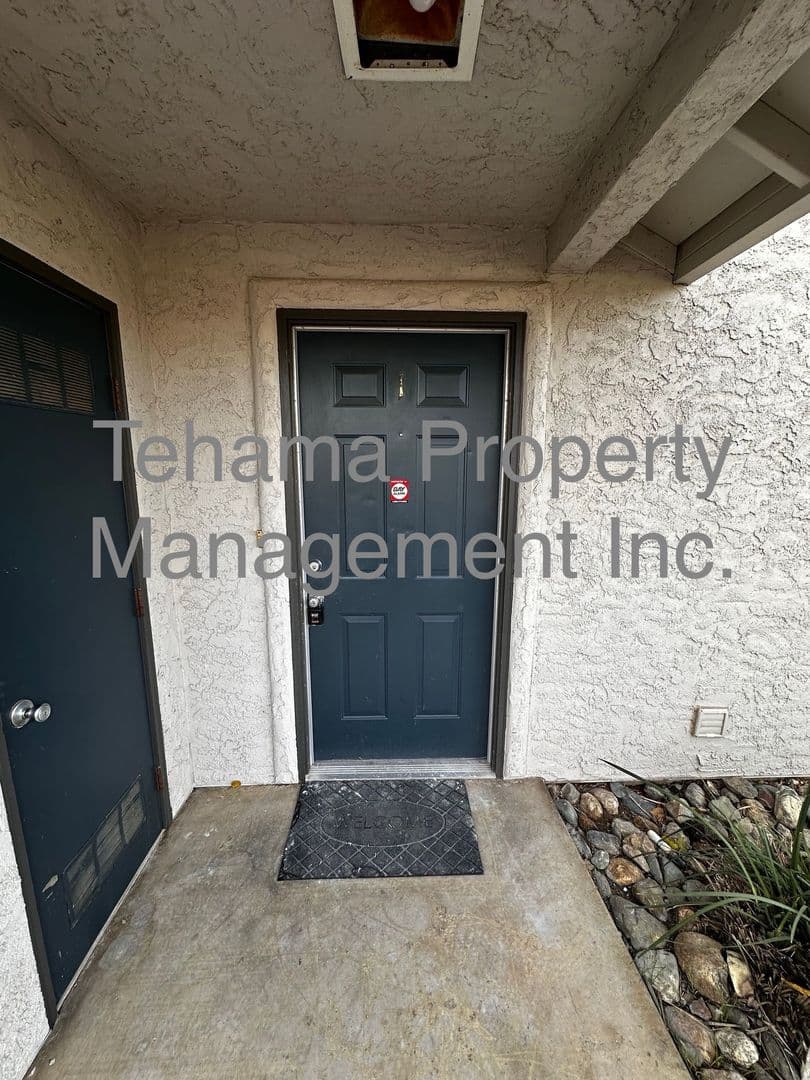 Red Bluff Apartment: 1070 Lakeside Dr.