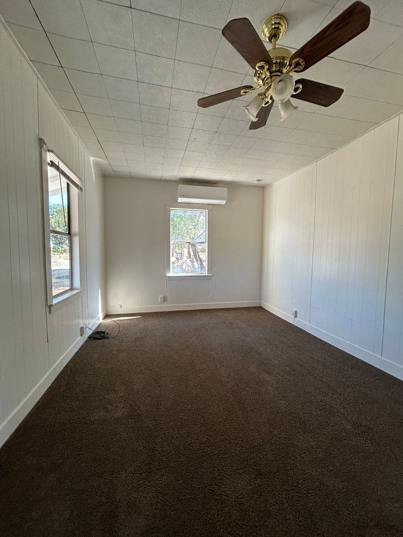 Red Bluff House: 19535 Red Bank Rd