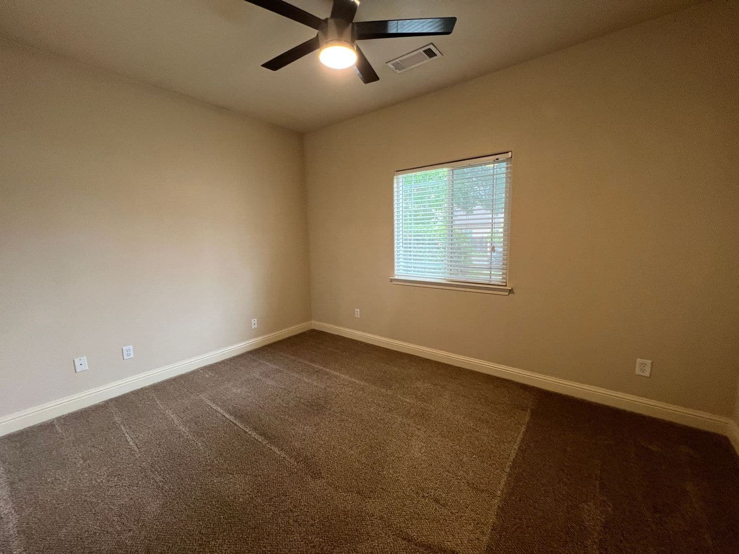 Red Bluff House: 371 James Ave