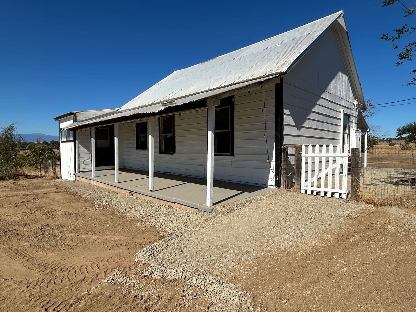Red Bluff House: 19535 Red Bank Rd
