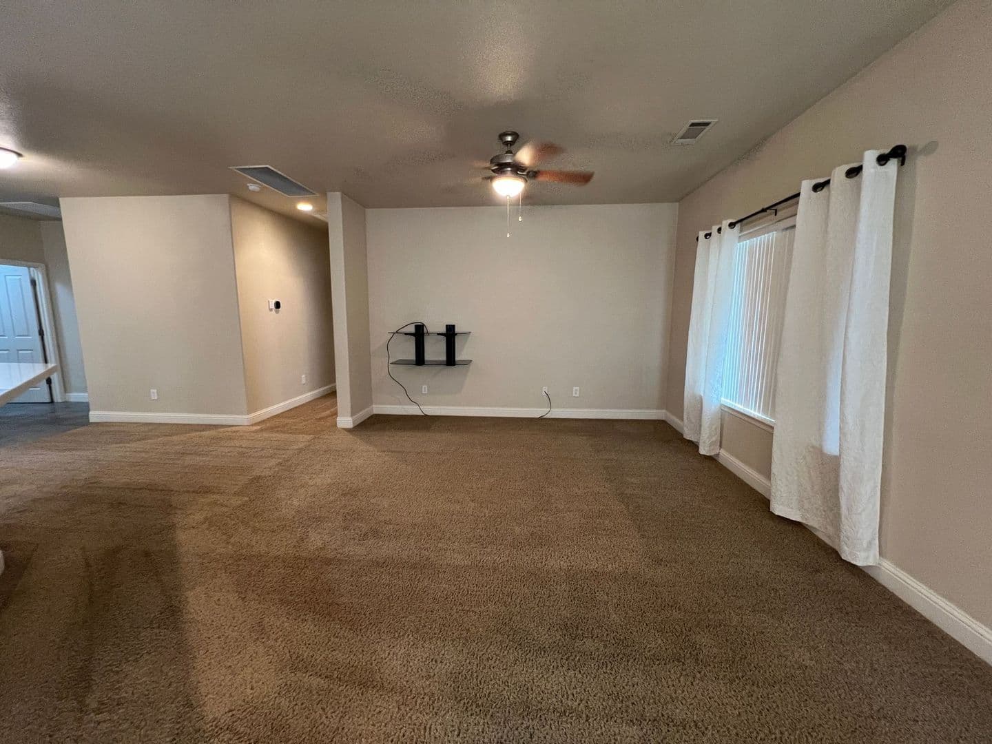 Red Bluff House: 371 James Ave