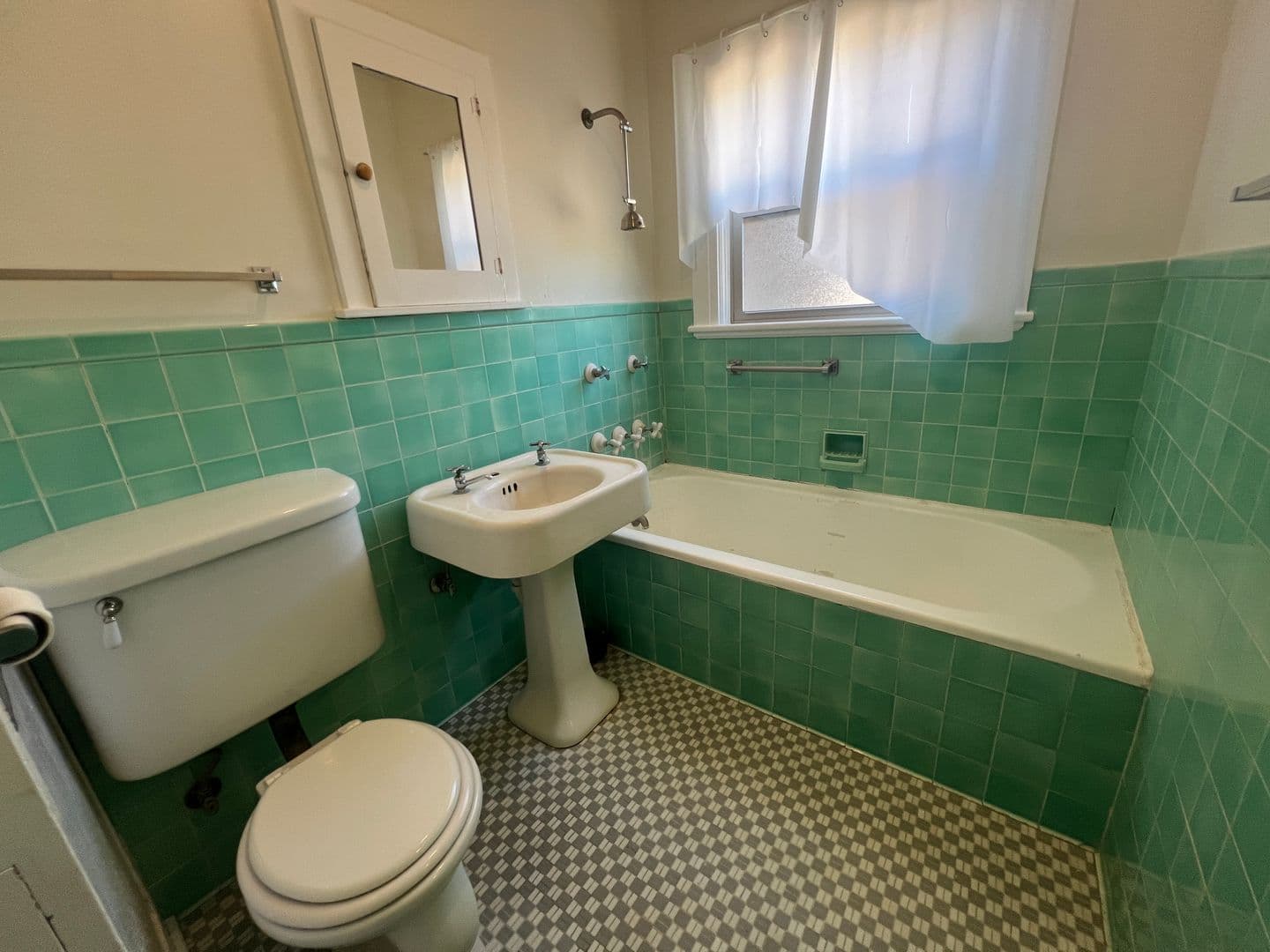 Red Bluff Apartment: 925 Lincoln Street