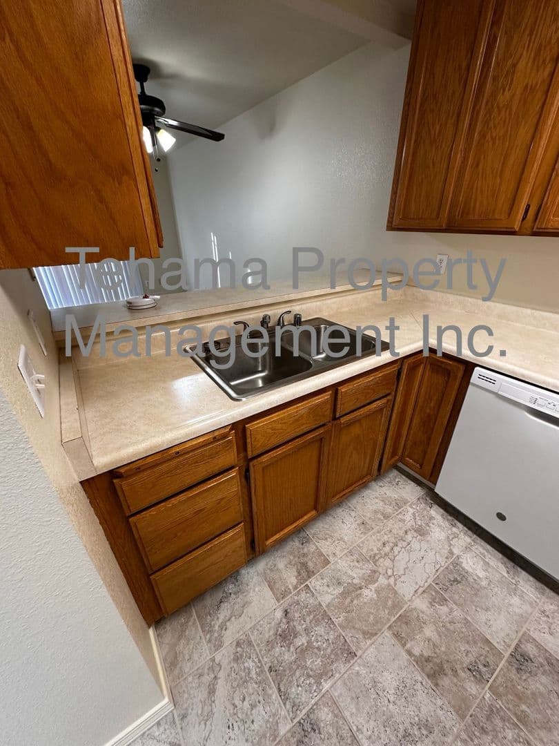 Red Bluff Apartment: 1070 Lakeside Dr.