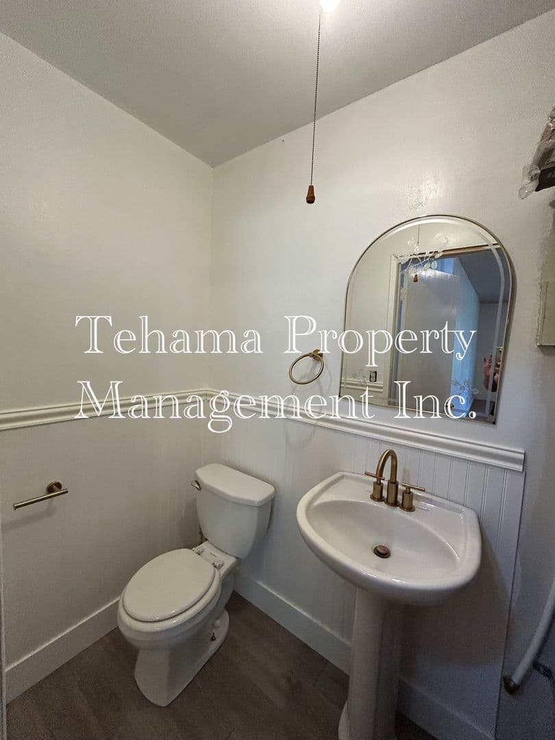 Los Molinos House: 25070 Tehama Vina Rd