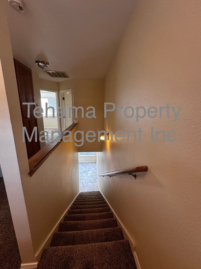 Red Bluff Apartment: 1070 Lakeside Dr.