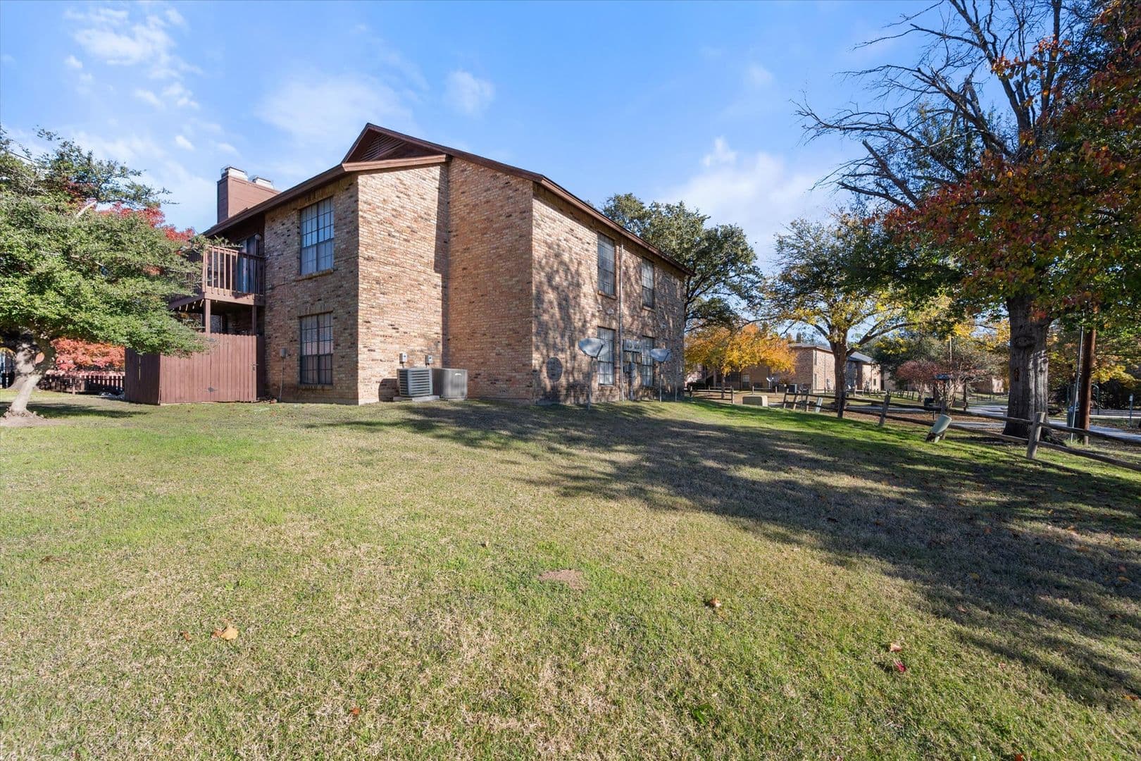 Euless Apartment: 406 E Denton Dr.