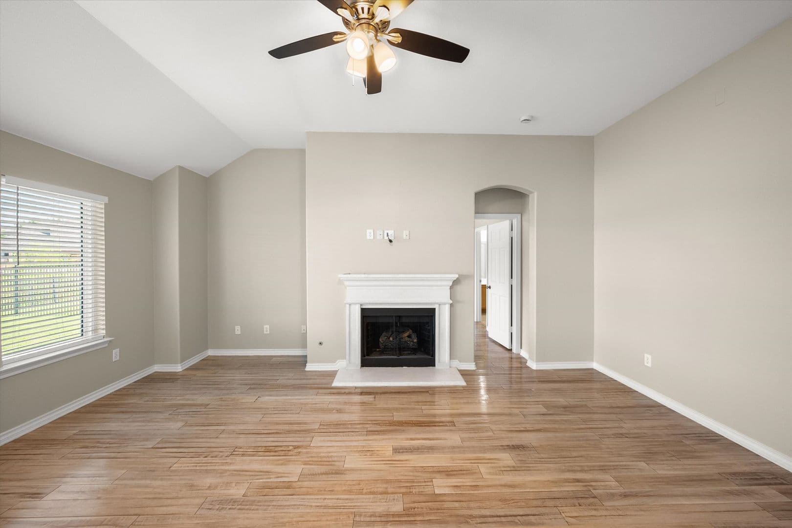 Grand Prairie House: 7363 Estela