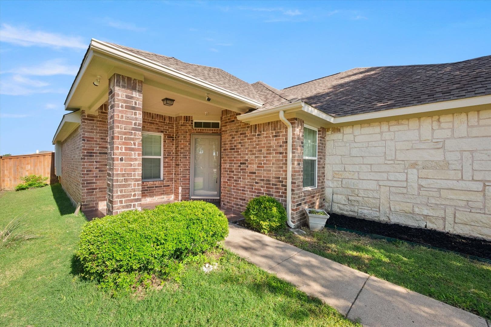 Grand Prairie House: 7363 Estela