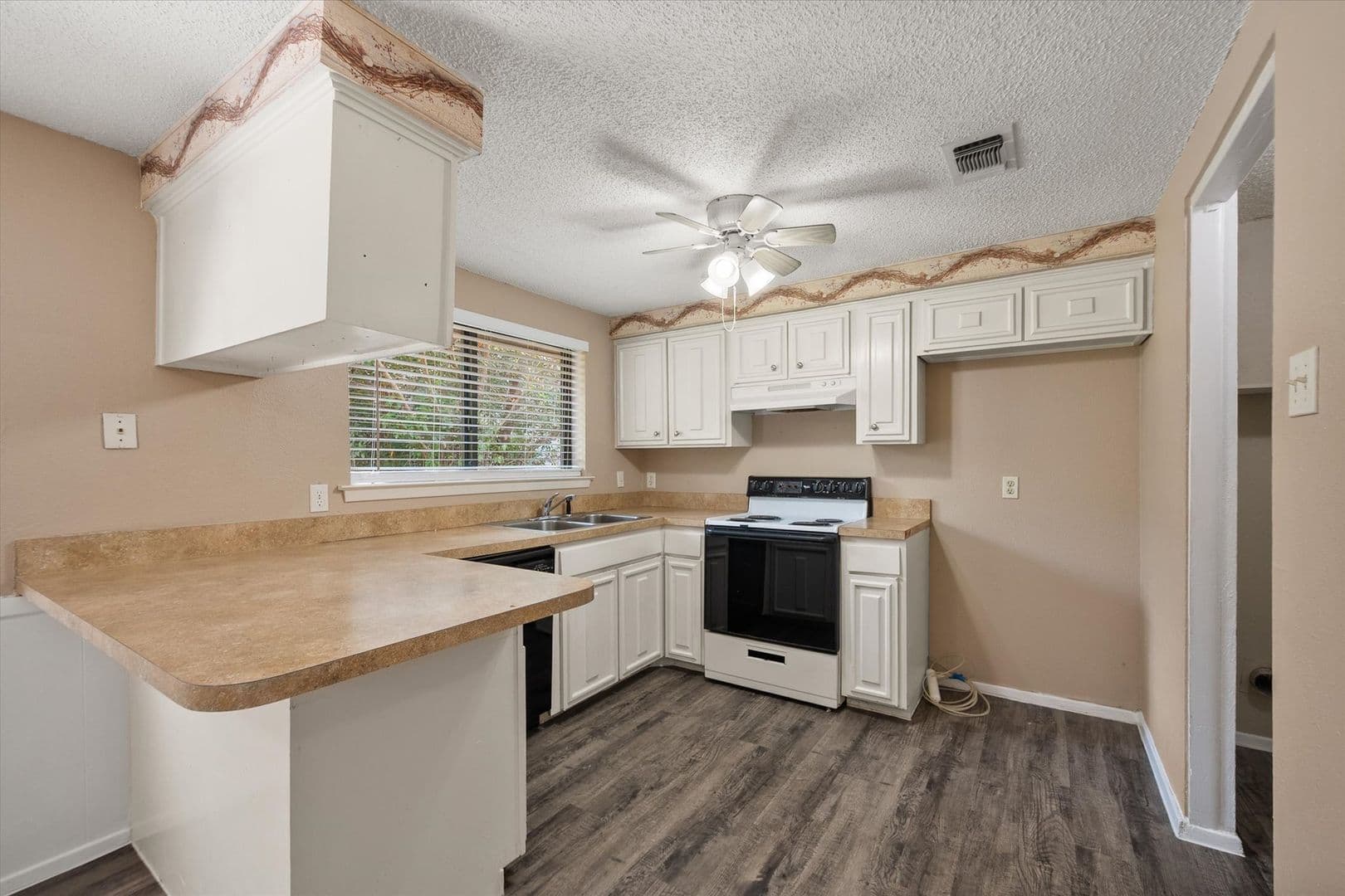 Mansfield House: 823 Quail Ter