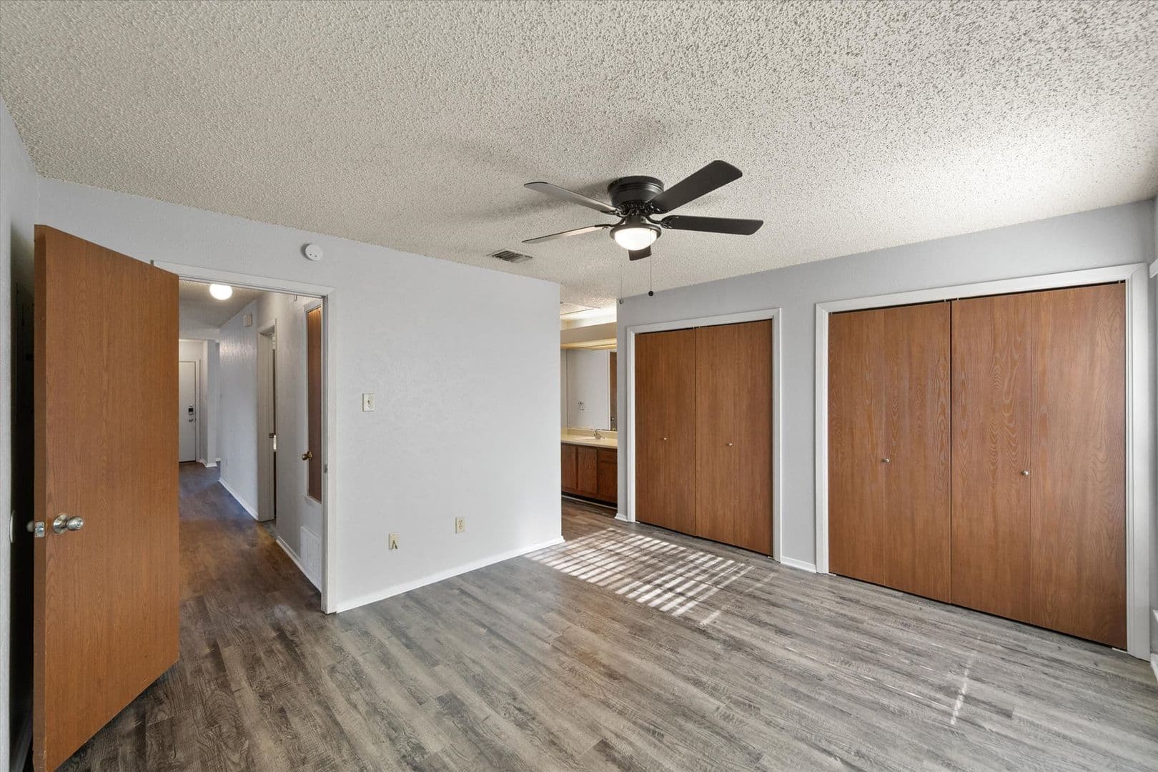 Euless Apartment: 406 E Denton Dr.