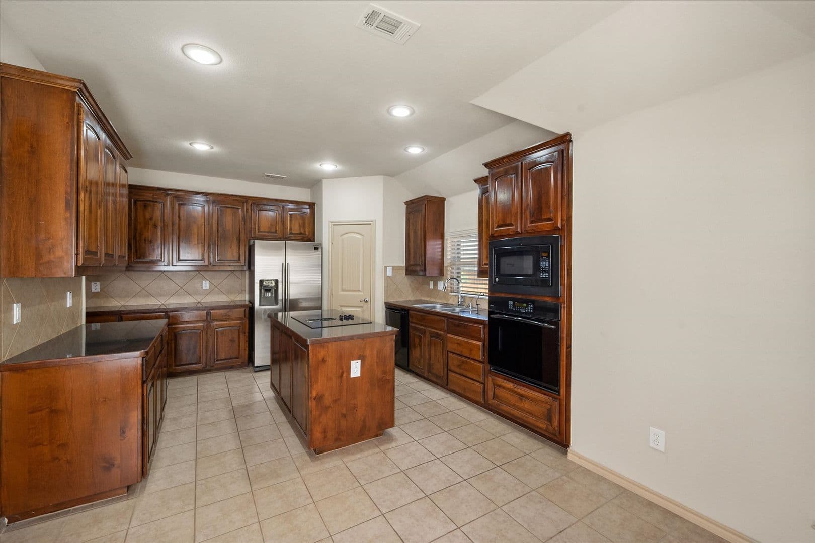 Midlothian House: 1613 Country Hills Dr