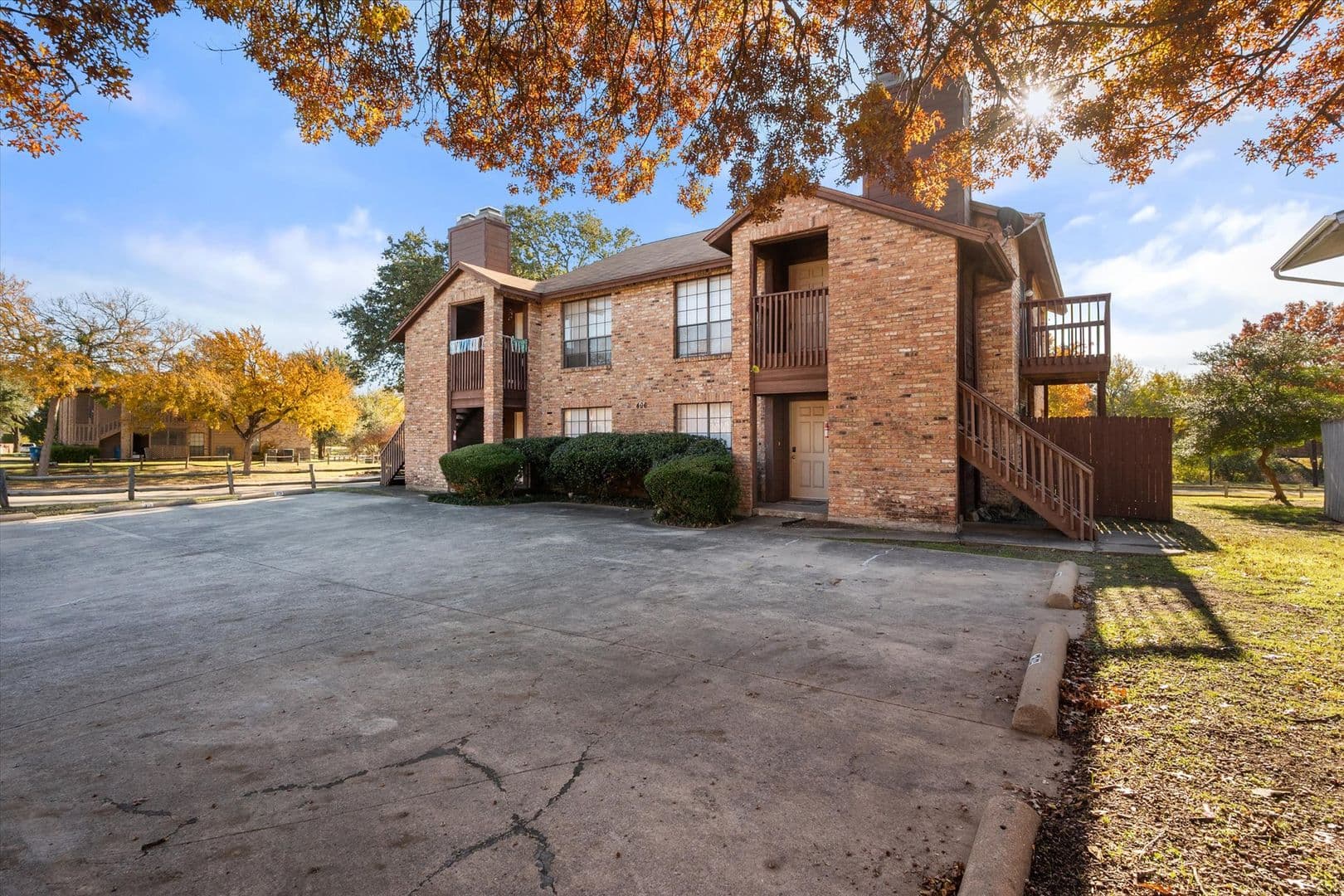 Euless Apartment: 406 E Denton Dr.