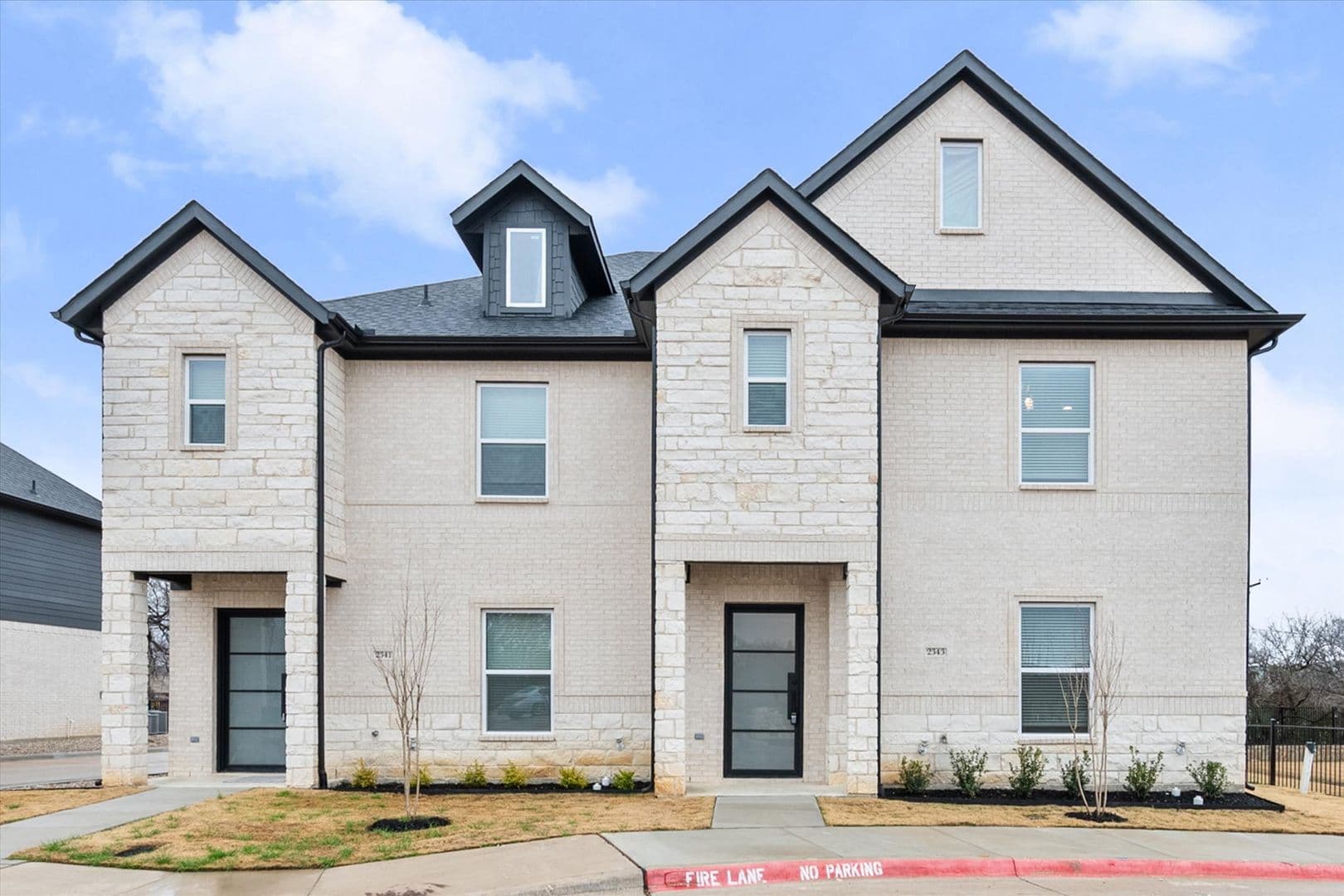 Arlington House: 2333 Spring Park Blvd