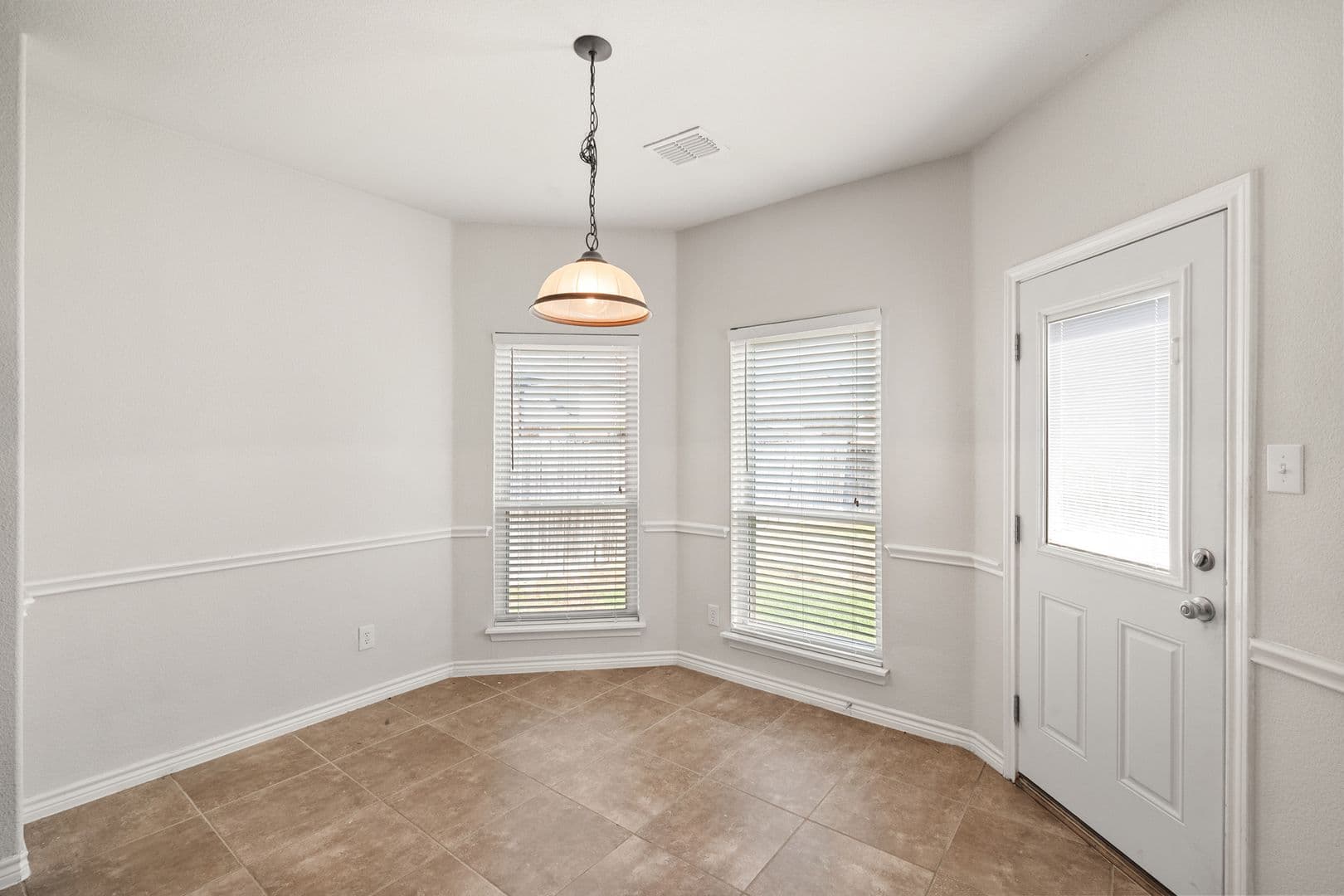 Mansfield House: 121 Monticello Dr