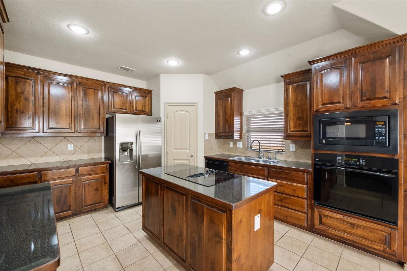 Midlothian House: 1613 Country Hills Dr