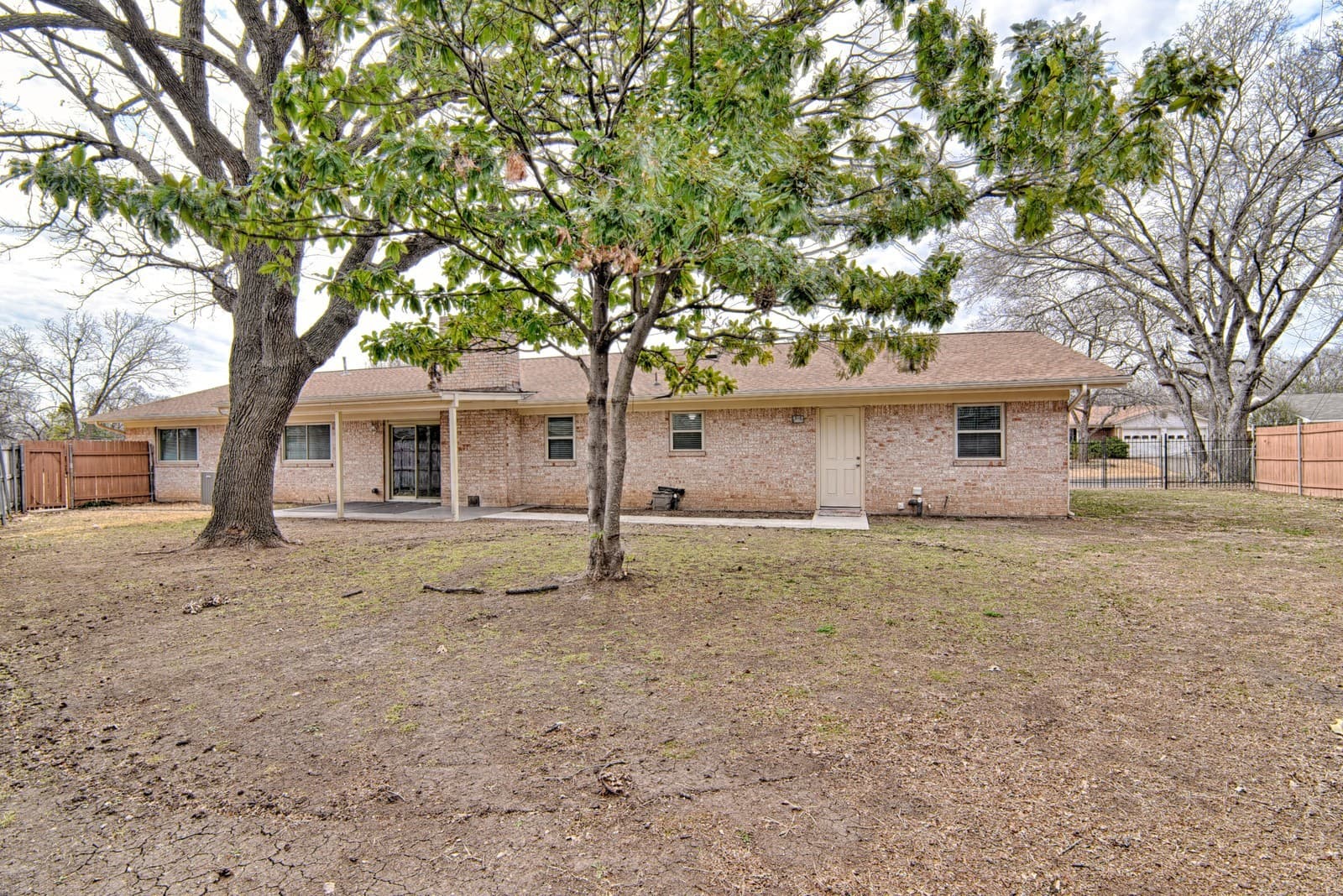 Fort Worth House: 7233 Overhill Rd