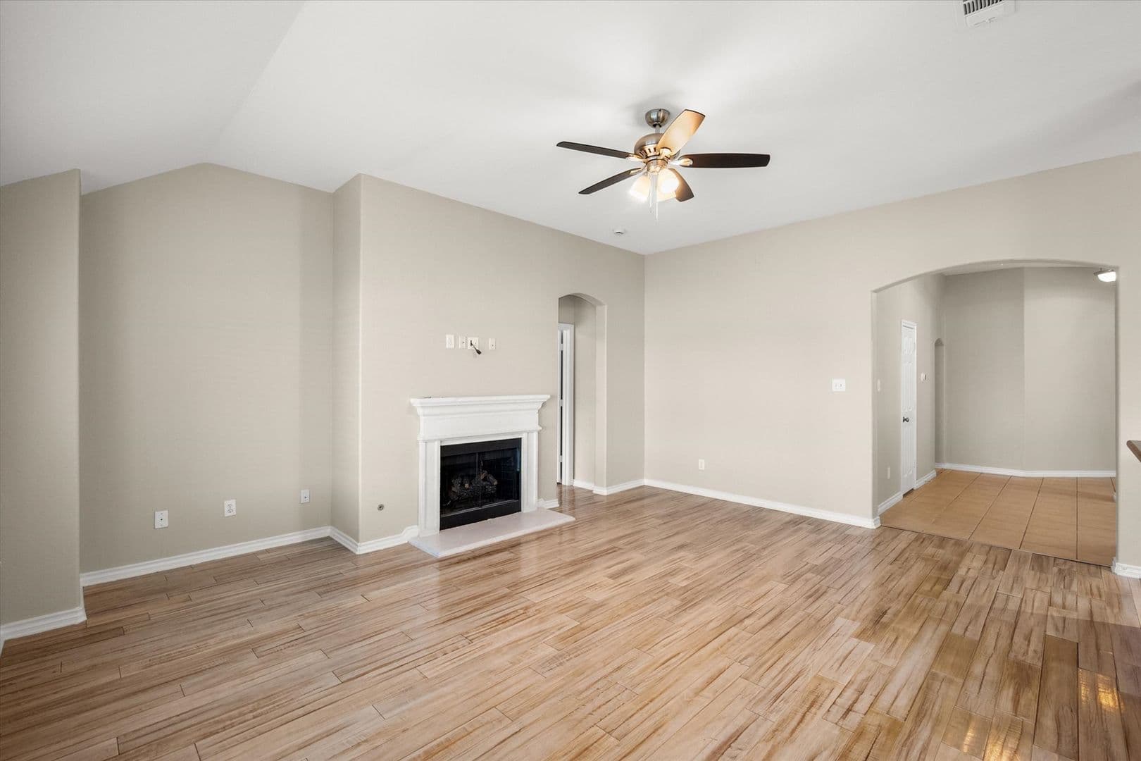 Grand Prairie House: 7363 Estela